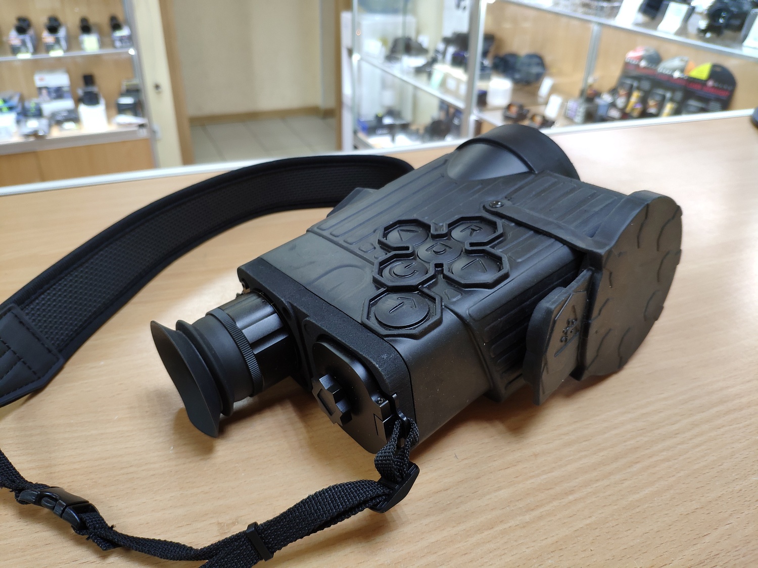 Новый монокуляр серии MONO